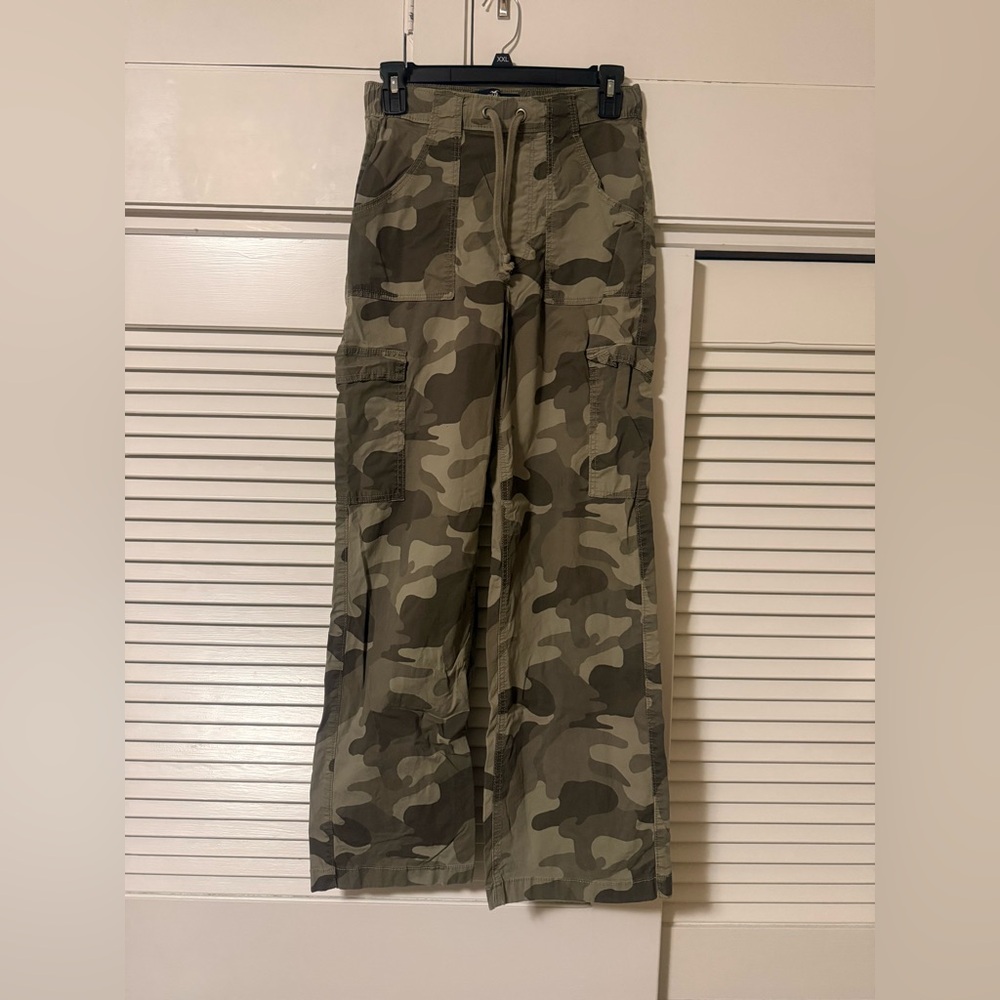 Hollister Green Camouflage Cargo Pants